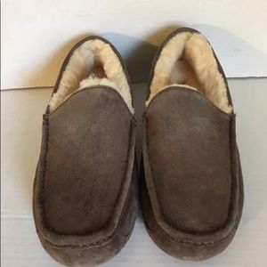 🎄☃️🎄 SALE! UGG Men’s Ascot Suede Moccasin Slippers. Color Espresso. Size 8 men